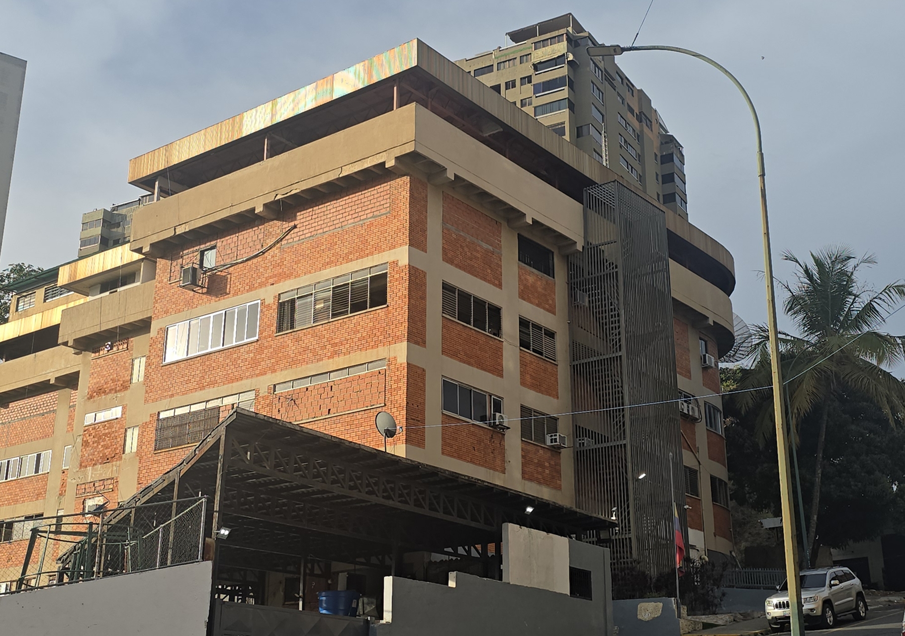 Relatives of political prisoners continue waiting while fear grows that releases will stop