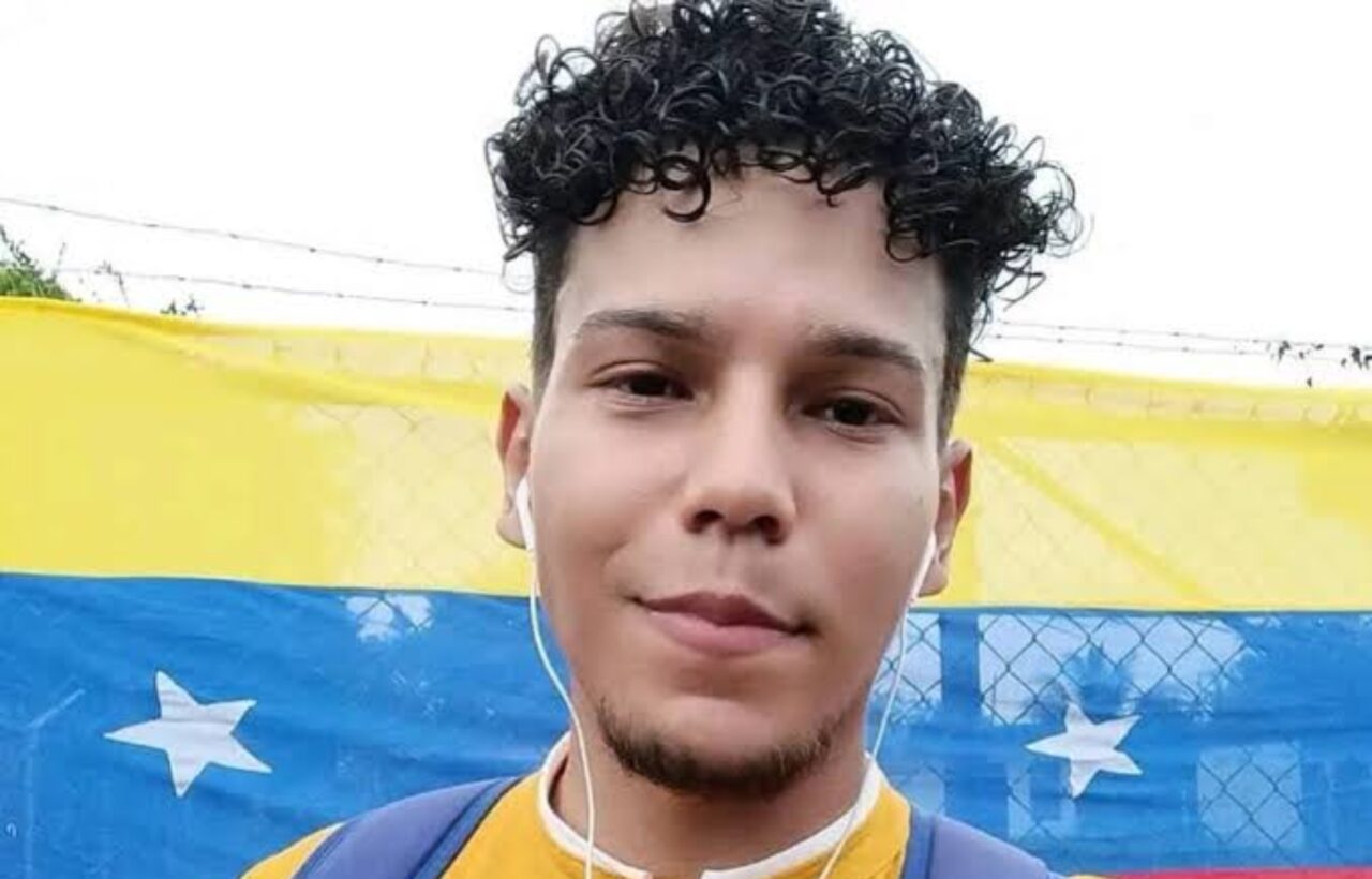 Juan Francisco Alvarado, a journalism student whose sentence for treason was annulled, is released from prison Juan-Francisco-Alvarado