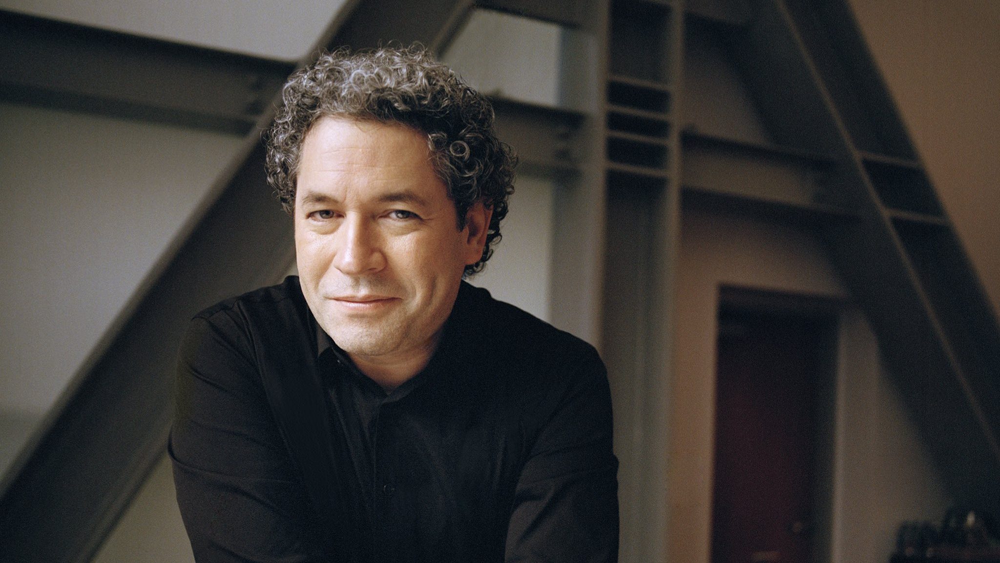 Gustavo Dudamel y la Filarmónica de Nueva York ofrecerán conciertos anuales en el Carnegie Hall