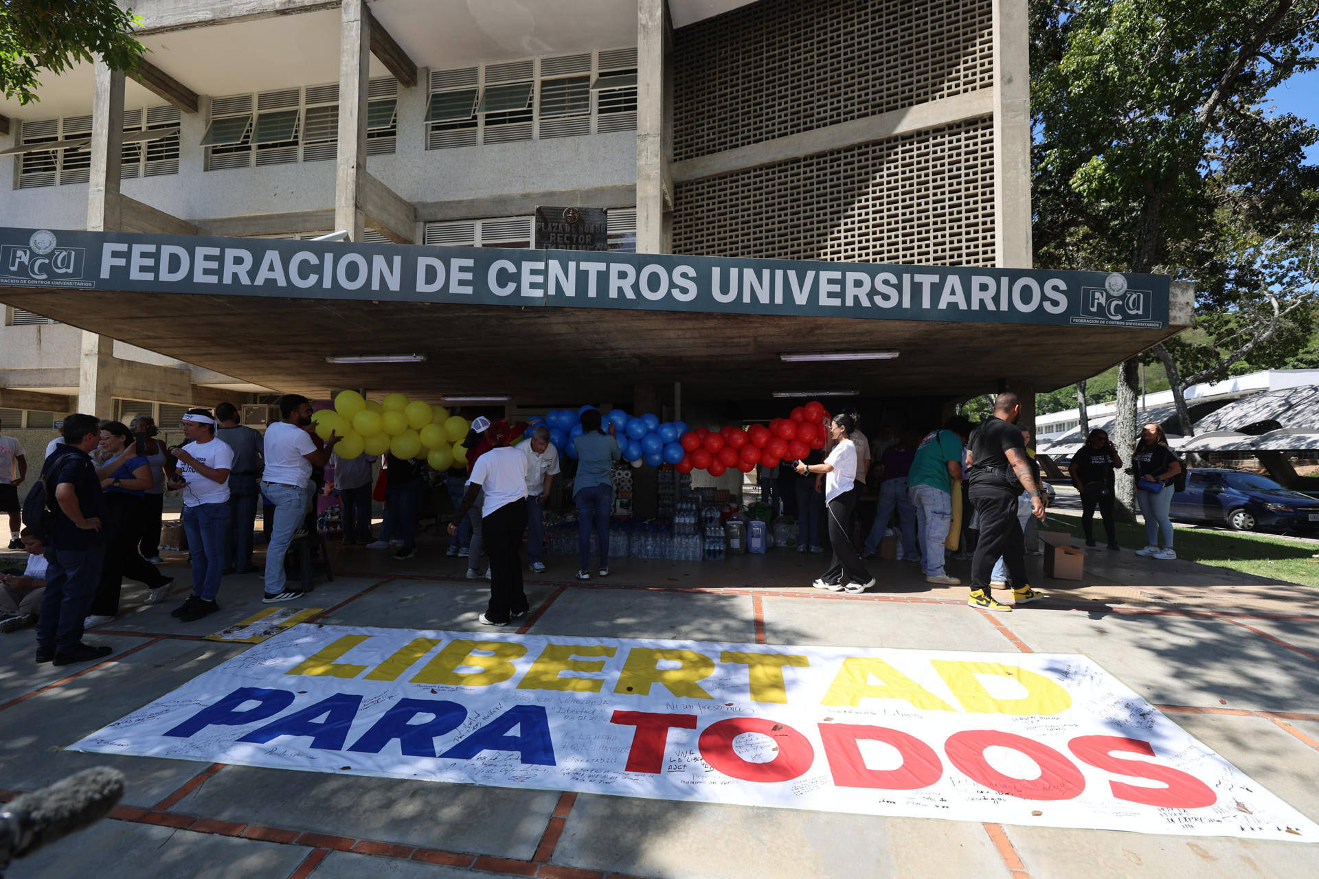 Universitarios venezolanos recolectan insumos para los familiares de los presos políticos