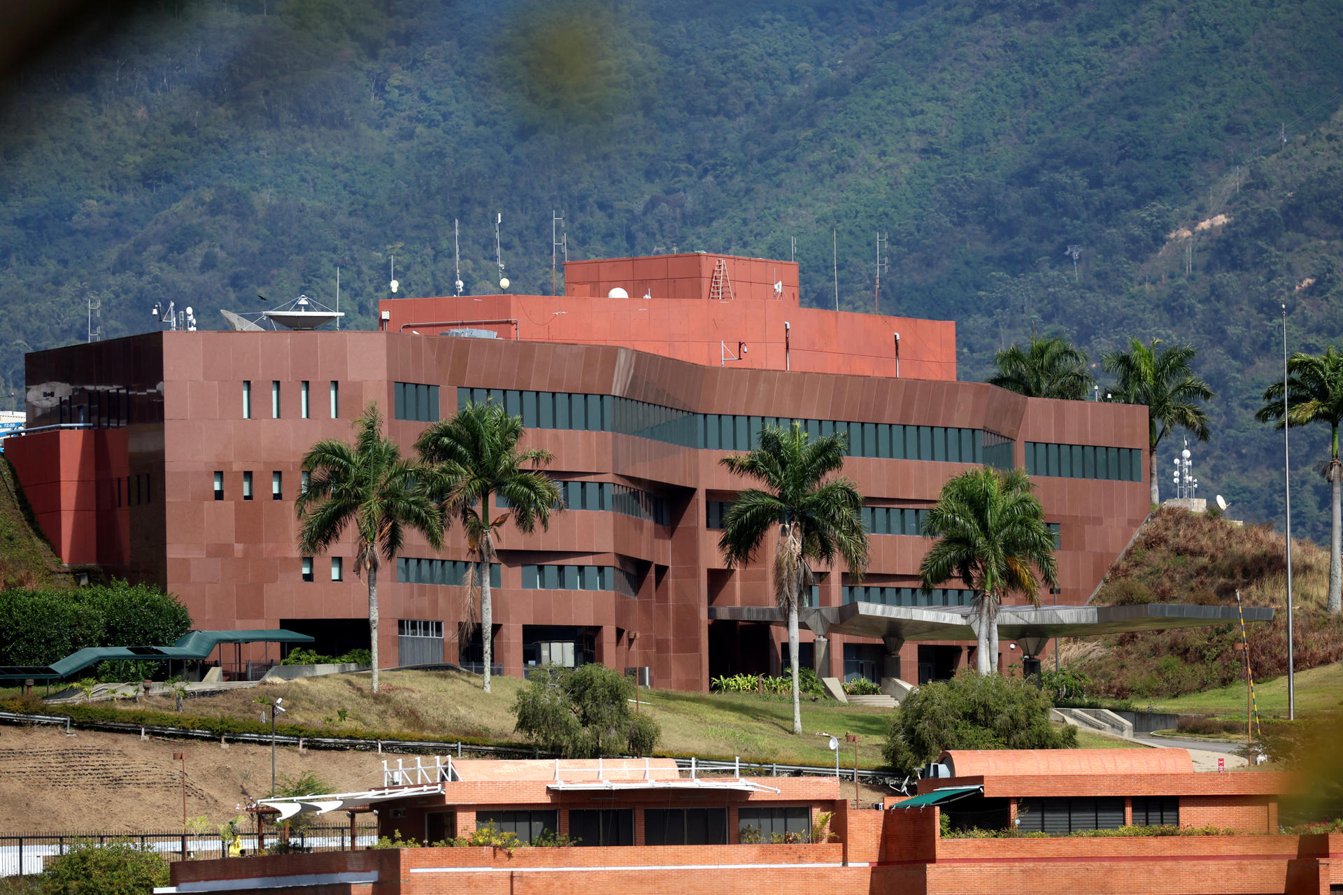 Coalición sindical acude a la embajada de EE UU para pedir elecciones libres