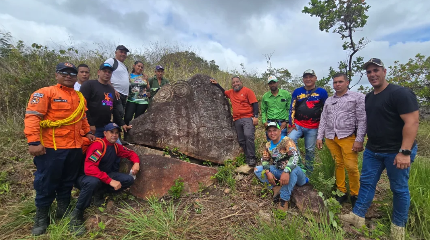 Descubren petroglifos milenarios en el Oriente venezolano