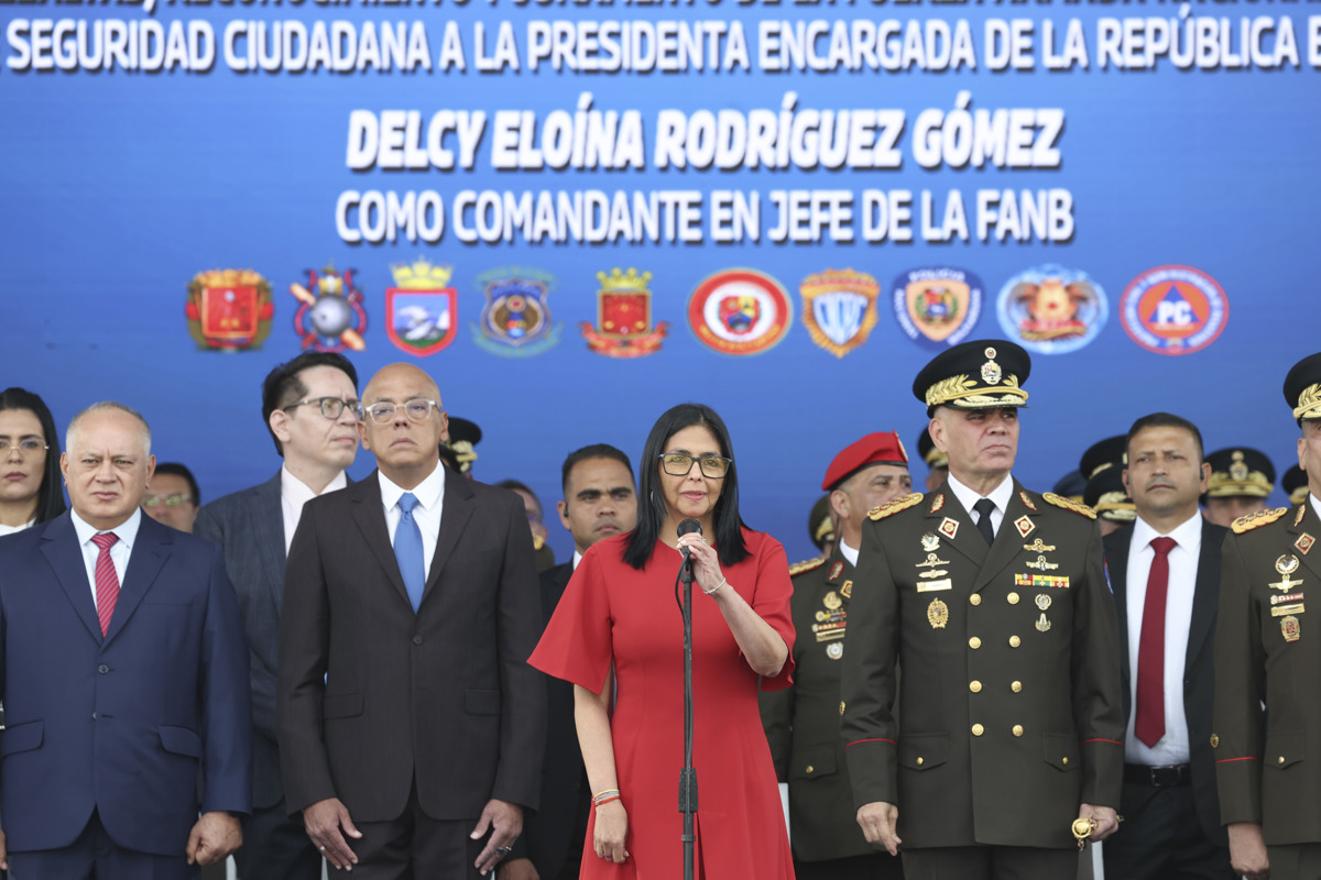 La Fuerza Armada venezolana reconoce a Delcy Rodríguez como comandante en jefe
