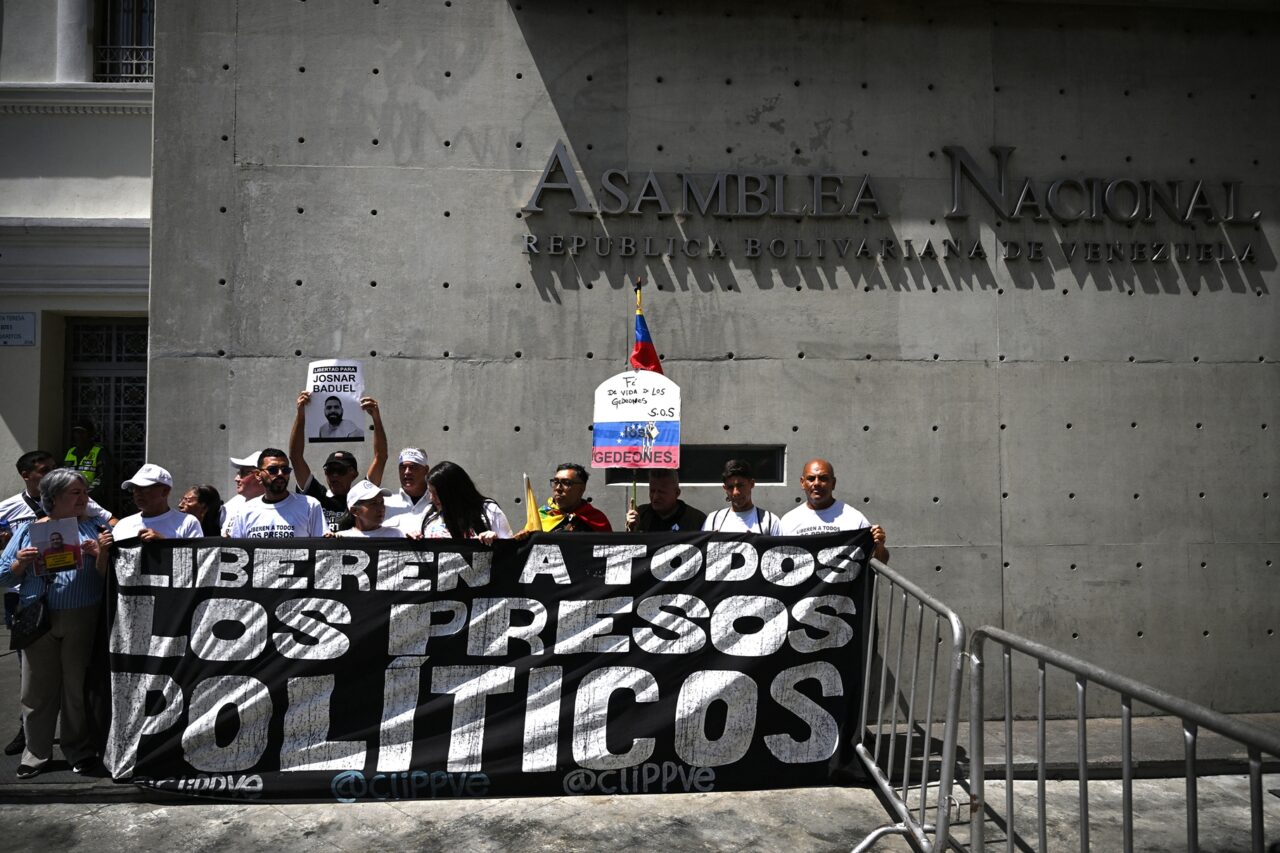 Familiares denuncian que la mayoría de los presos políticos quedarían excluidos de la ley de amnistía