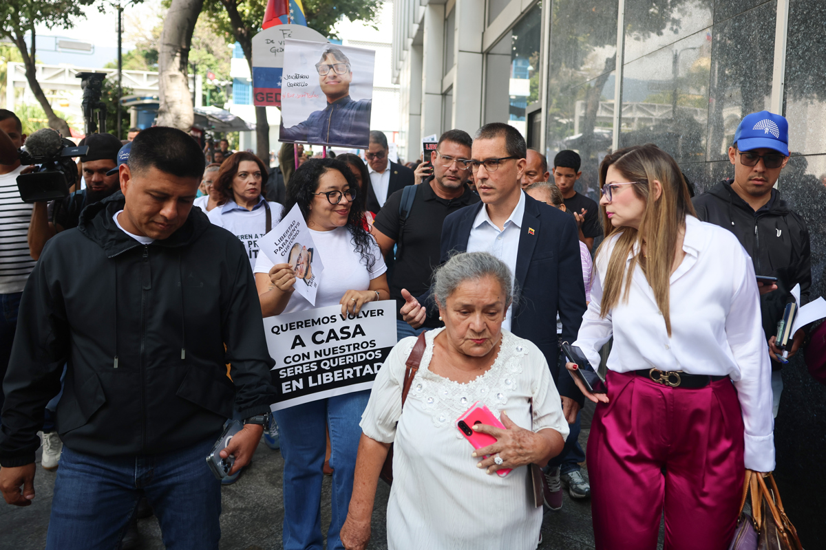 The Venezuelan Parliament will continue debating amnesty with families of political prisoners