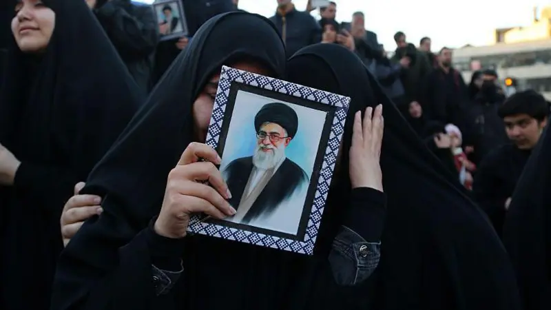 Cómo es el régimen teocrático de Irán y por qué sus estructuras de poder parecen seguir intactas tras la muerte del ayatolá Alí Jamenei
