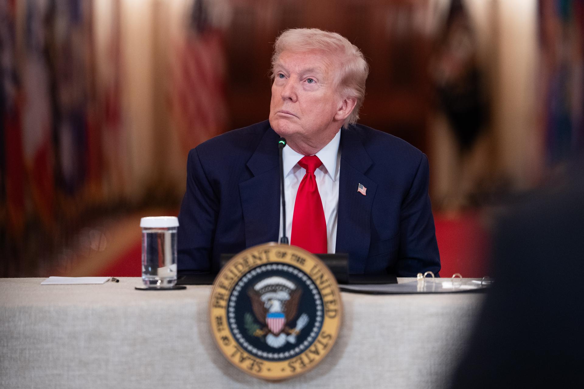 Trump negocia con un líder 