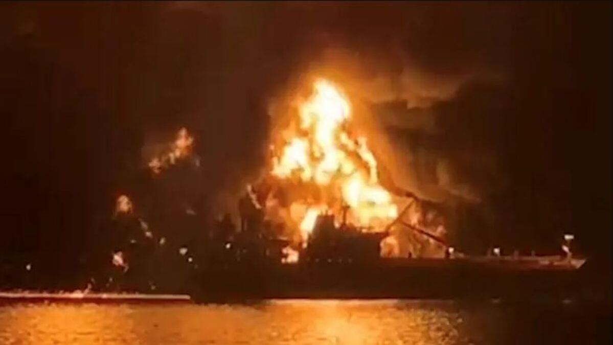 32 países acuerdan la mayor liberación de reservas de petróleo de la historia mientras varios buques son atacados en el estrecho de Ormuz y en aguas de Irak