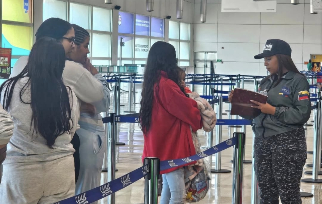 Venezuela recibe 131 migrantes repatriados desde Estados Unidos