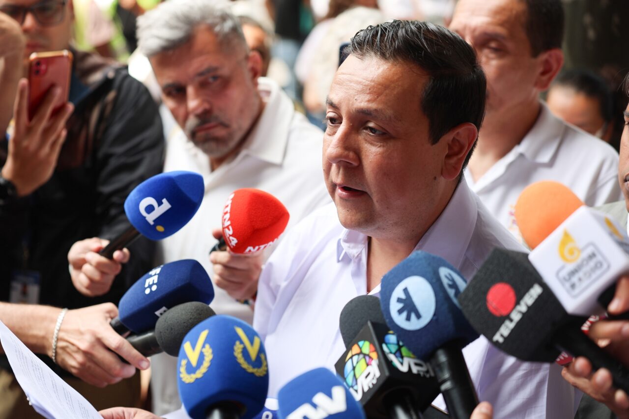 Javier Tarazona denuncia negativa de amnistía tras su excarcelación en Venezuela