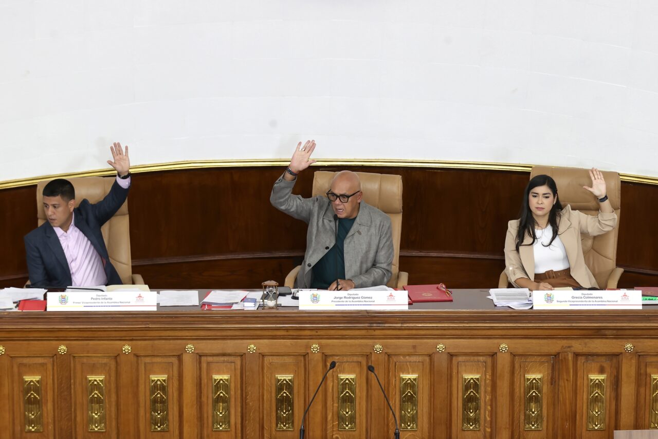 Asamblea Nacional aprobó ley para simplificar trámites en Venezuela