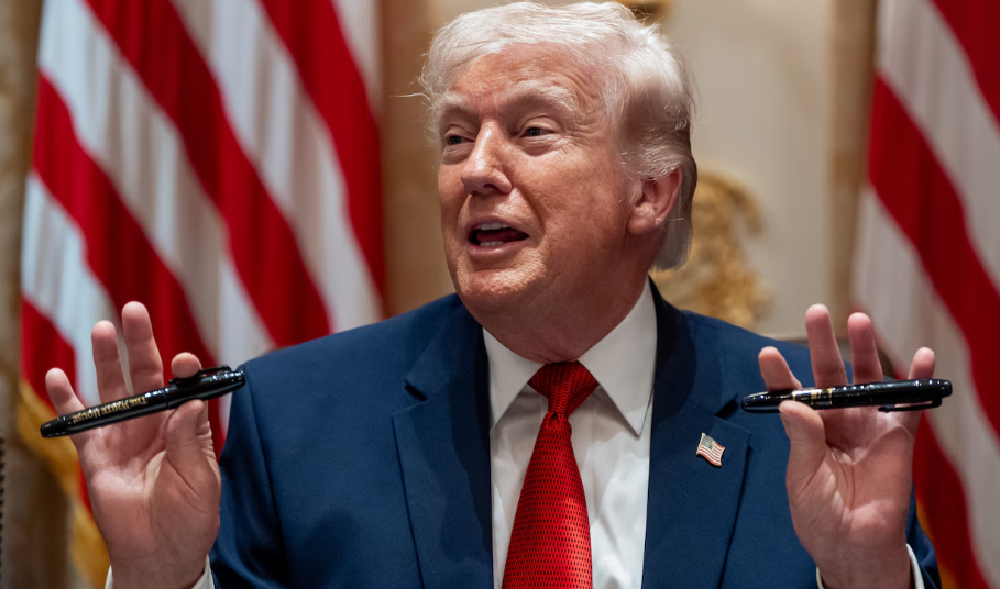 Por aquí, por allá