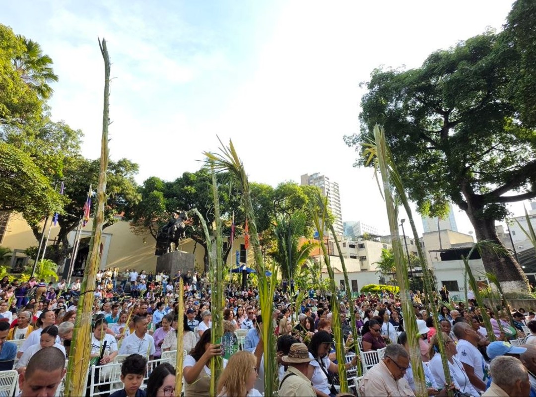 Chacao celebró el Domingo de Ramos: cientos de fieles se concentraron en la plaza Bolívar