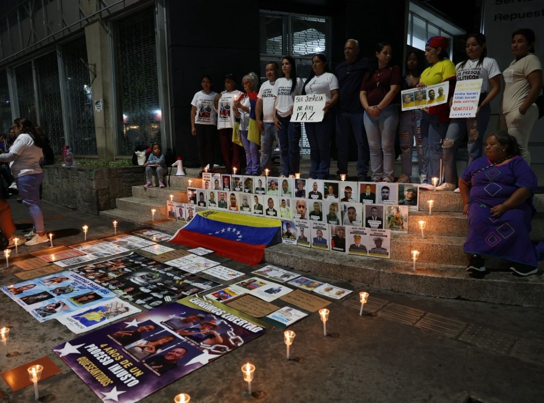Familiares de presos políticos cumplen 80 días de vigilia en las adyacencias de El Helicoide