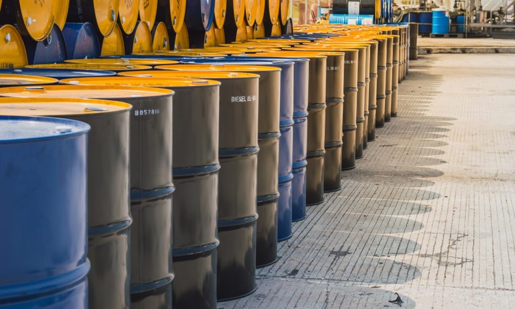 Los precios del petróleo cierran al alza por renovadas amenazas de Trump contra Irán