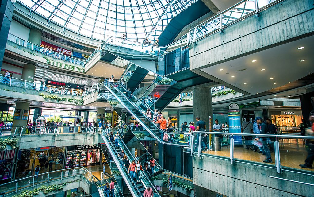 Centros comerciales de Venezuela se suman a plan de ahorro eléctrico nacional