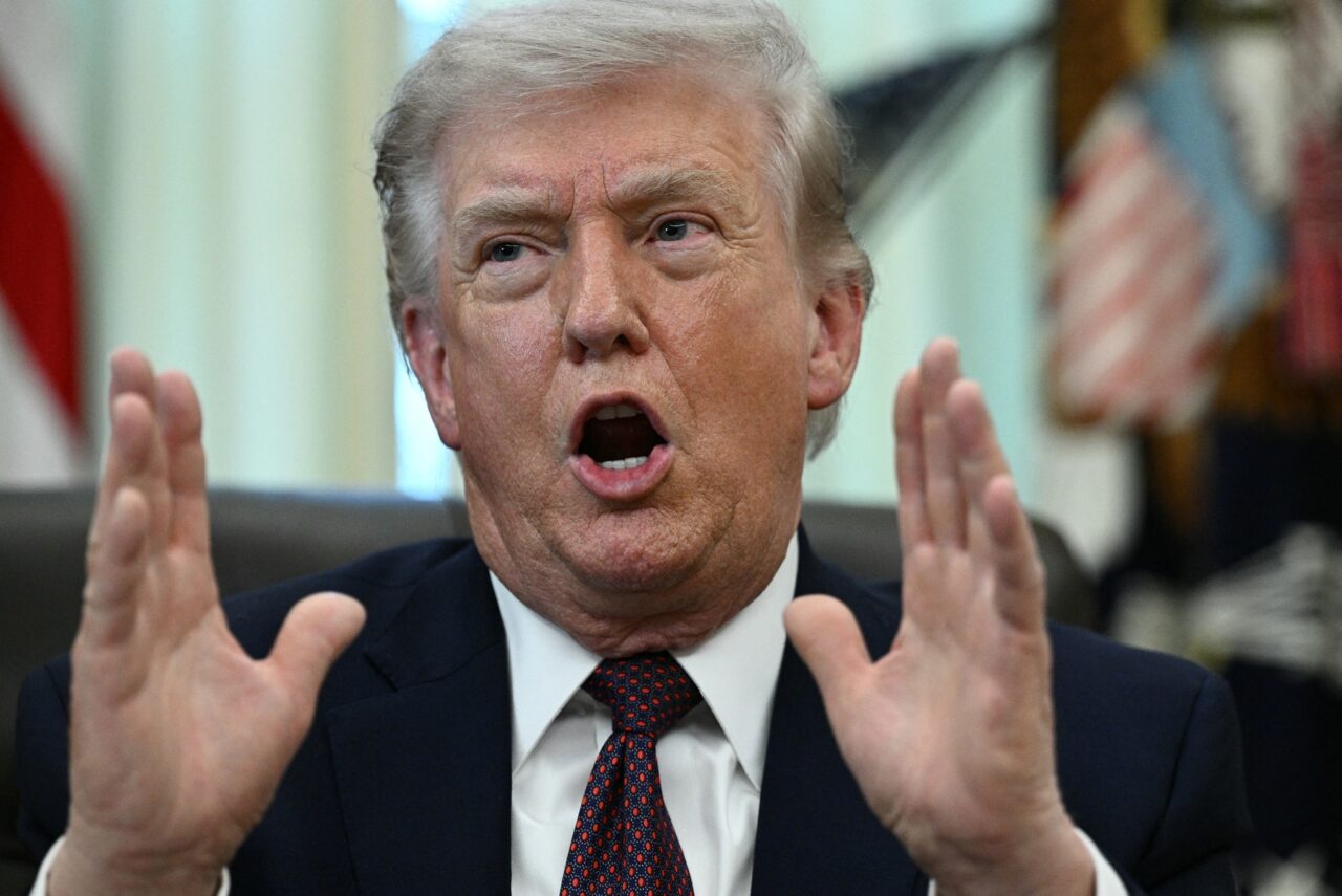 Trump dice que no descarta retirar a Estados Unidos de la OTAN