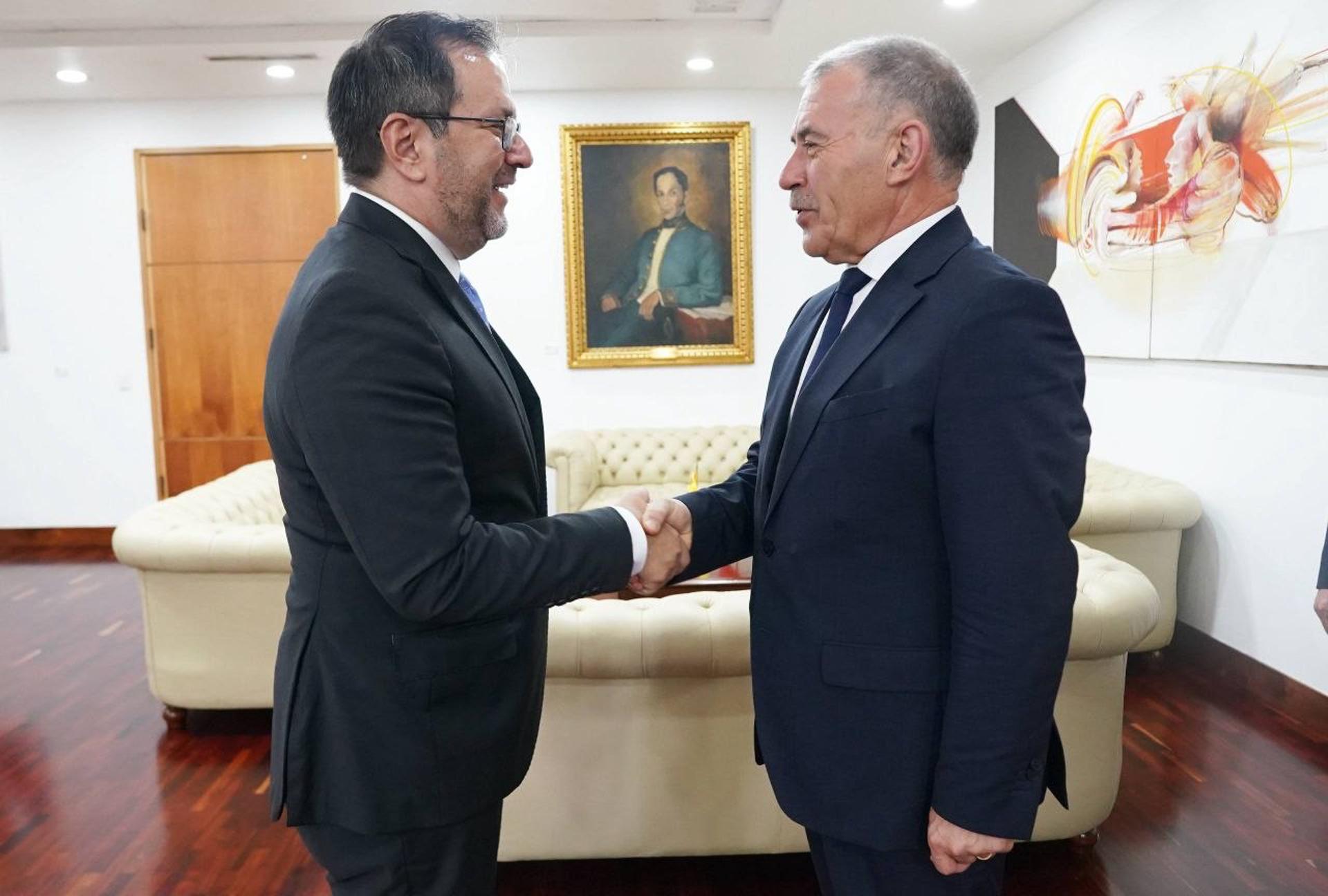 Portugal espera libertad de presos políticos lusos tras reunión con canciller de Venezuela