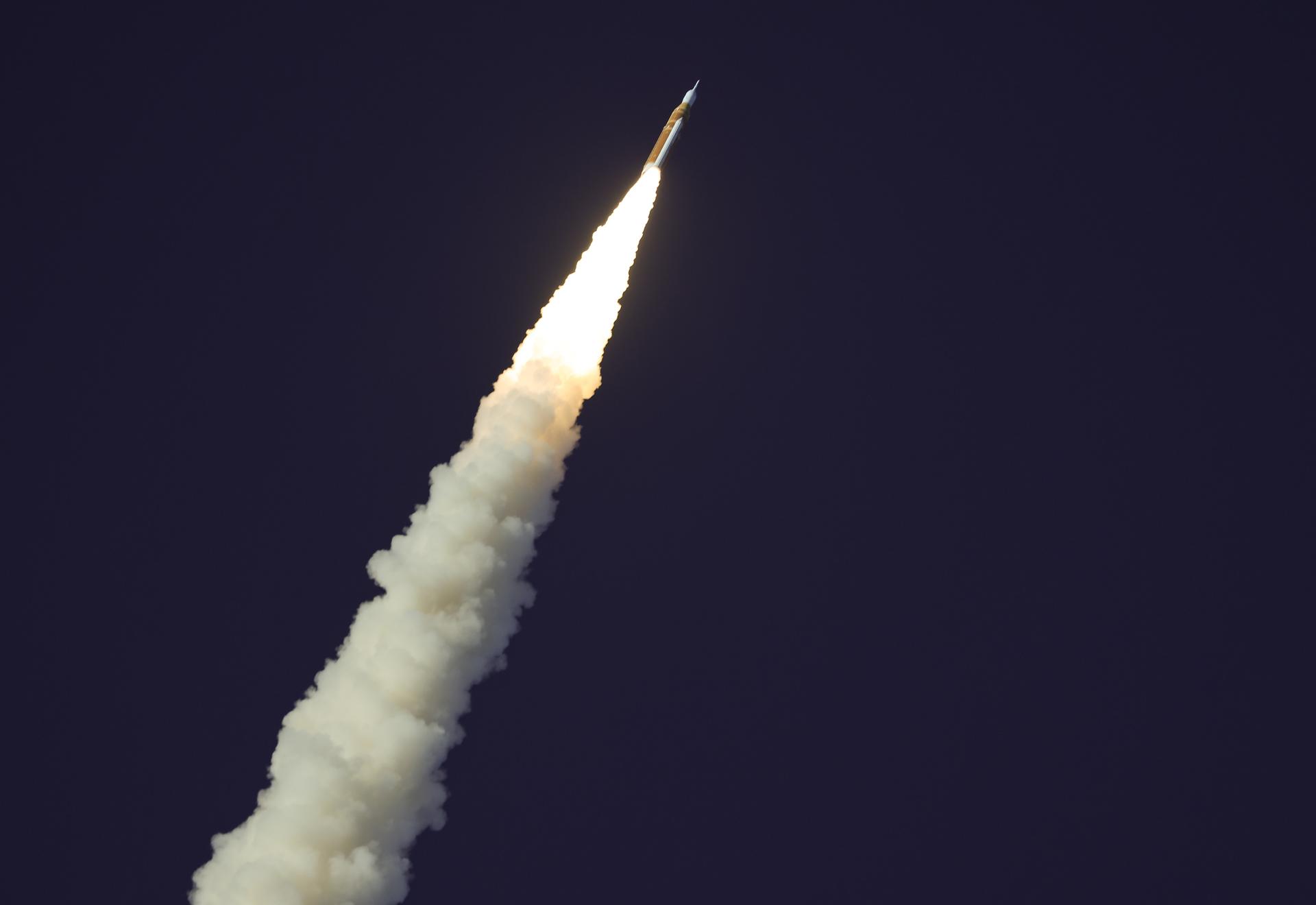 Astronautas de Artemis II despiertan en la nave Orión y orbitan la Tierra en su primer día