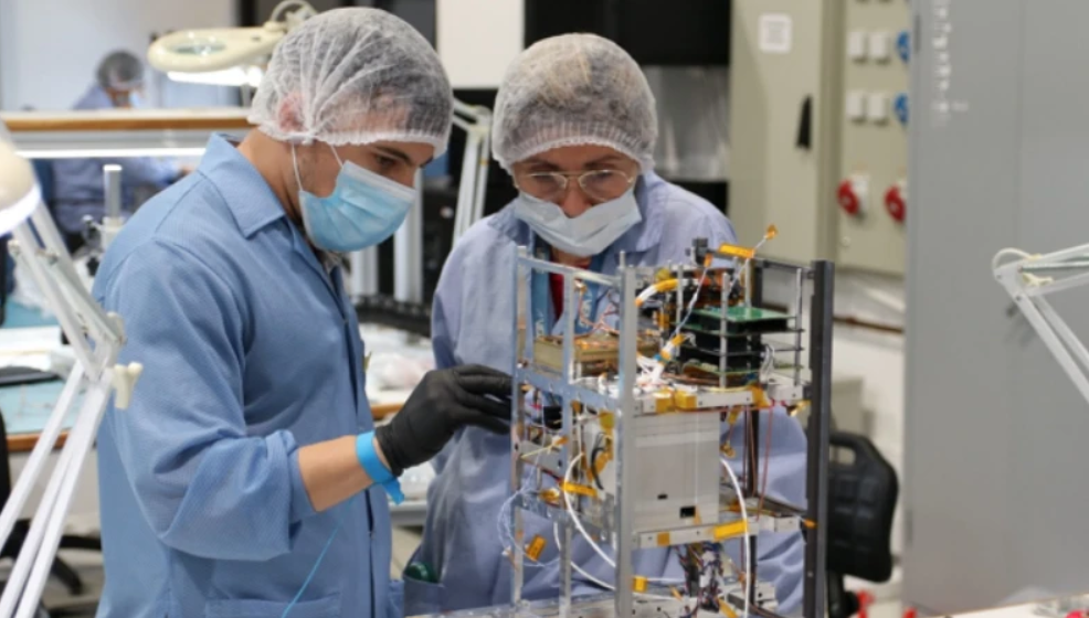 Atenea: cómo es y qué hará el microsatélite desarrollado por Argentina que participa en la histórica misión Artemis II a la Luna