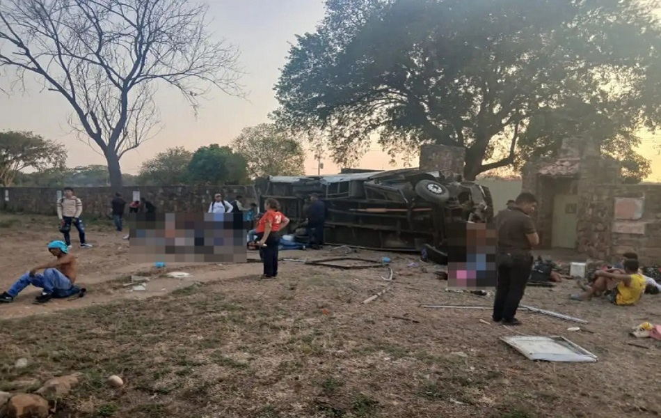 Tres muertos y 39 lesionados tras volcarse un autobús en Anzoátegui