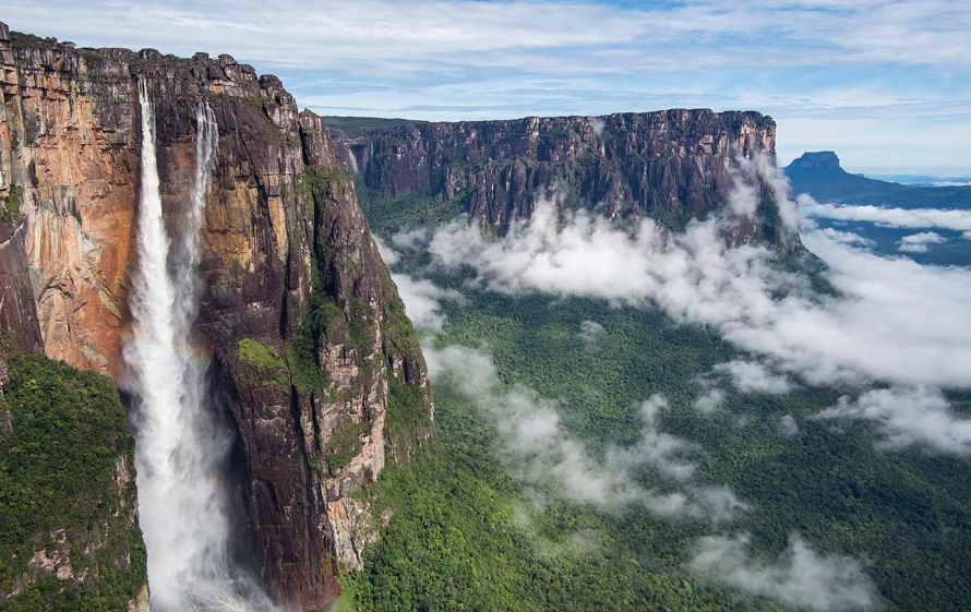 Sangre de tepuy, oro de luz