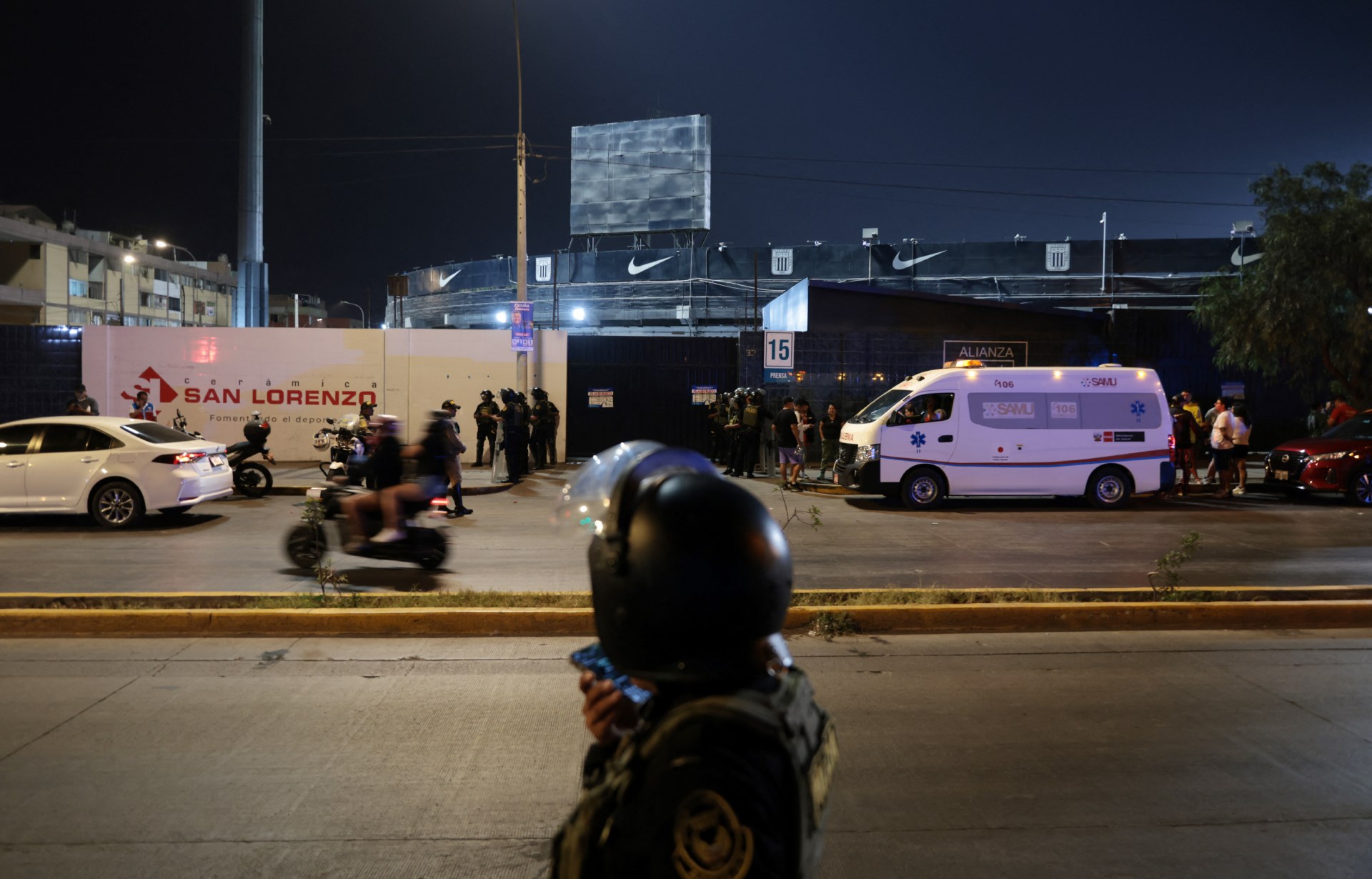 Incidente previo al clásico del fútbol en Perú deja un muerto y 47 heridos