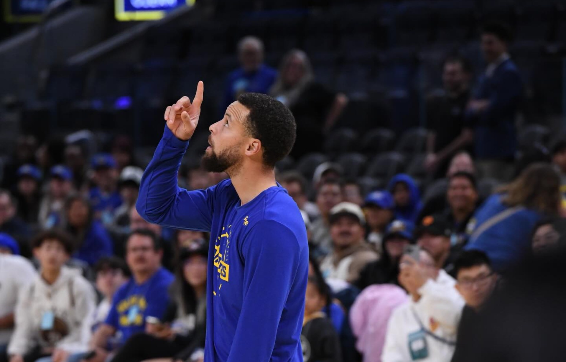 Stephen Curry regresa a las canchas tras dos meses lesionado