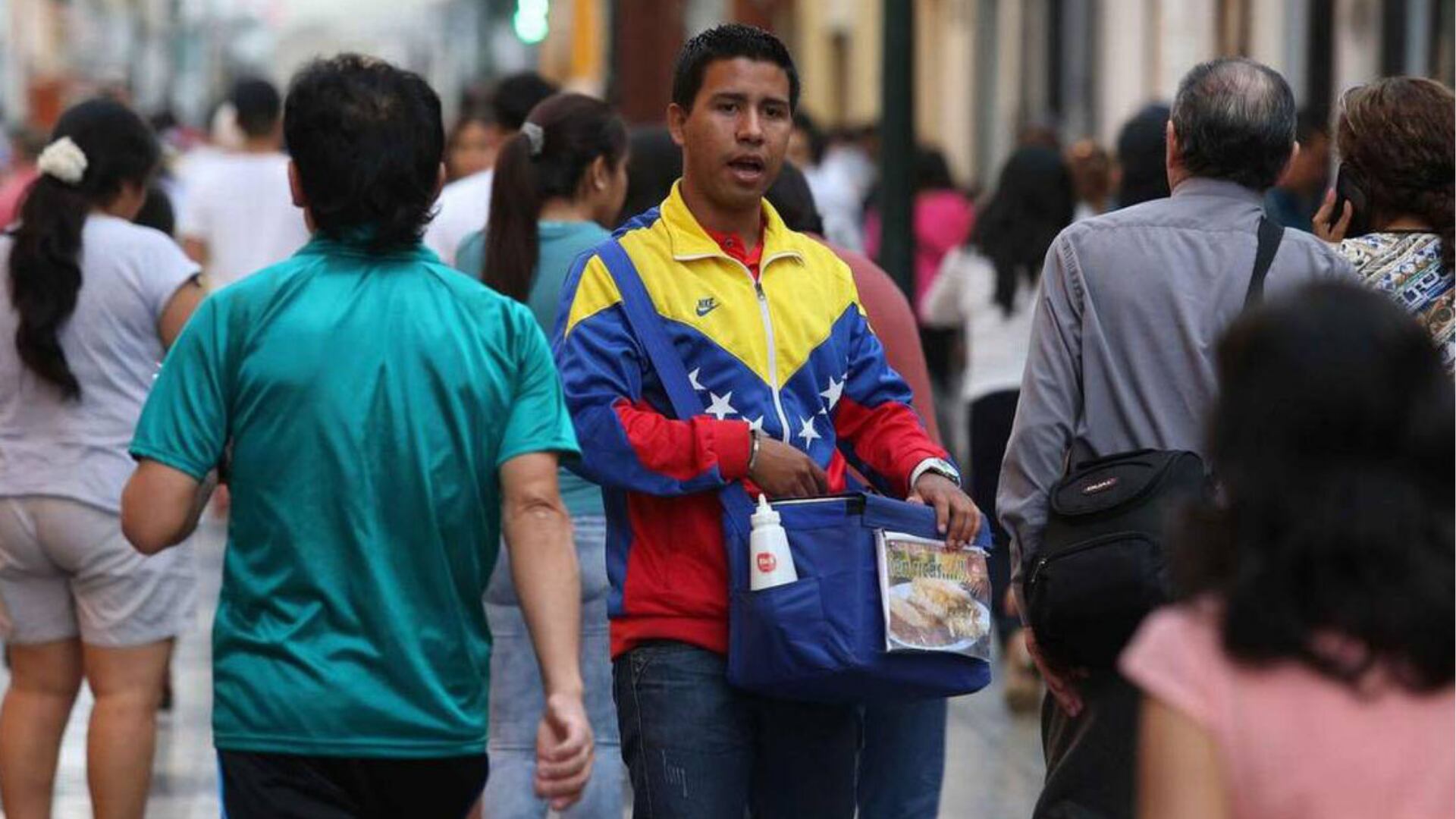 INEI revela alta informalidad laboral entre migrantes venezolanos en Perú
