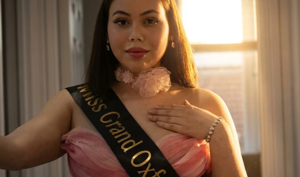 Más que una corona: Alba Ruiz, la primera venezolana en el Miss Grand Reino Unido