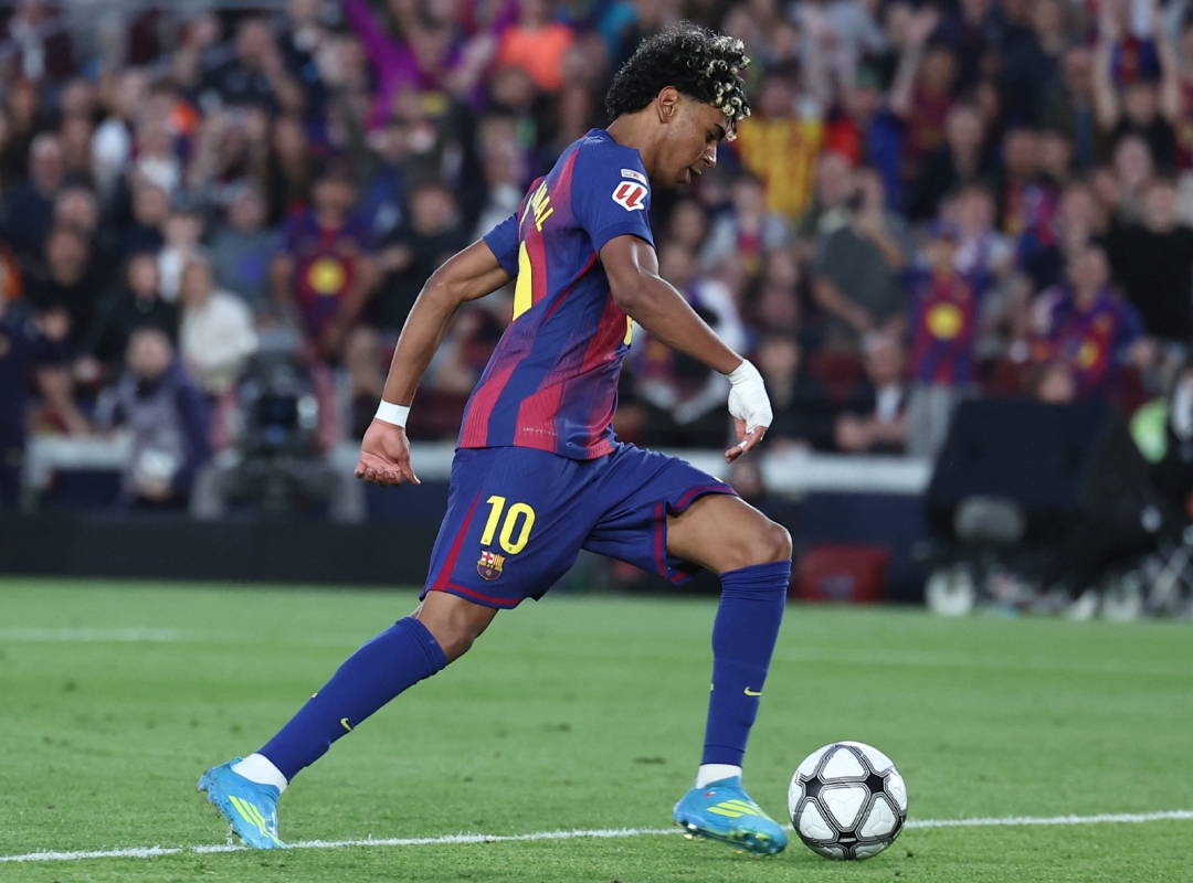 Barcelona goleó al Espanyol y se acerca al título de la liga