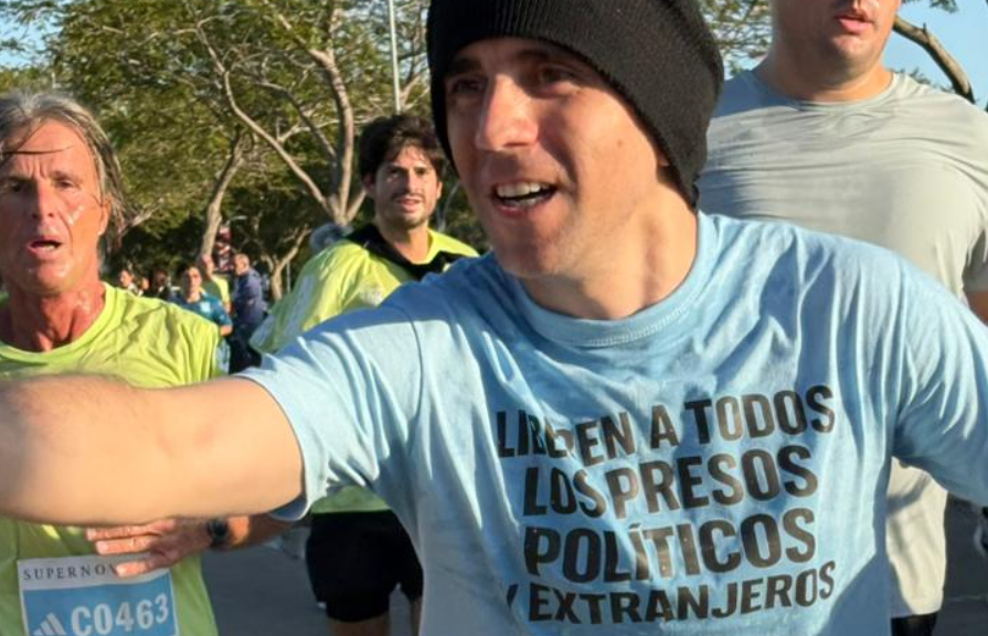 Nahuel Gallo corrió con uniforme de El Rodeo para exigir la libertad de los presos políticos en Venezuela