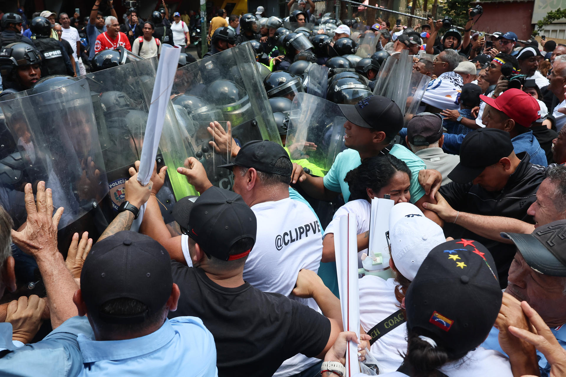 IPYS Venezuela exige al Fiscal General y a la Defensora del Pueblo repudiar los ataques a la prensa