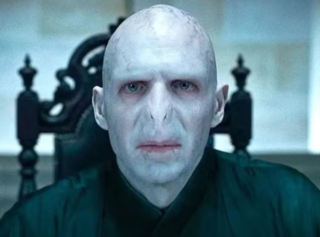 Ralph Fiennes no quiere volver a ser Voldemort: así está hoy el actor más camaleónico con tres nominaciones al Oscar