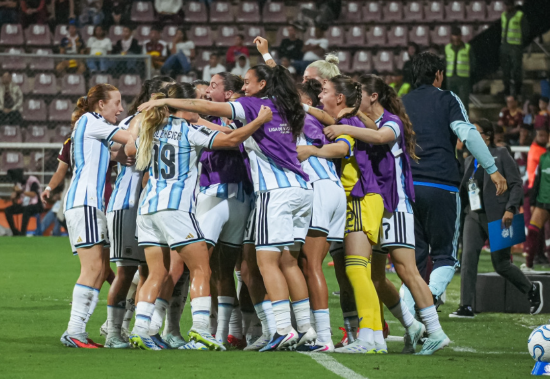 La Vinotinto femenina resbaló ante Argentina y compromete su ruta al Mundial