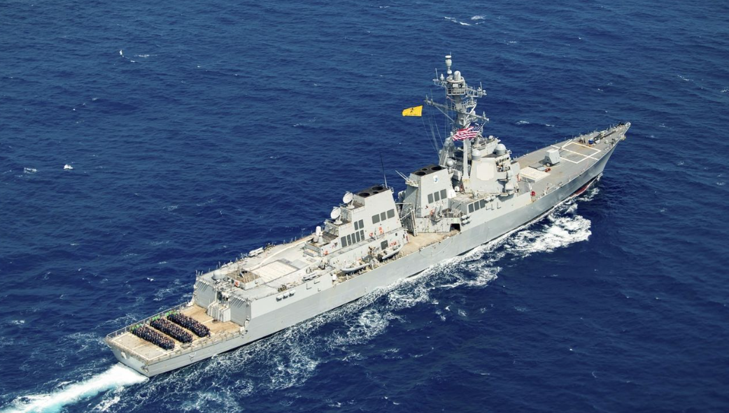 Irán acusa a EE UU de violar el alto el fuego tras asalto a un buque