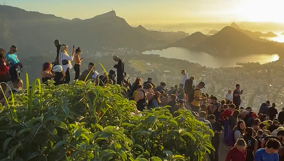 Más de 200 turistas quedaron atrapados en un mirador de Rio por operación contra narcotraficantes