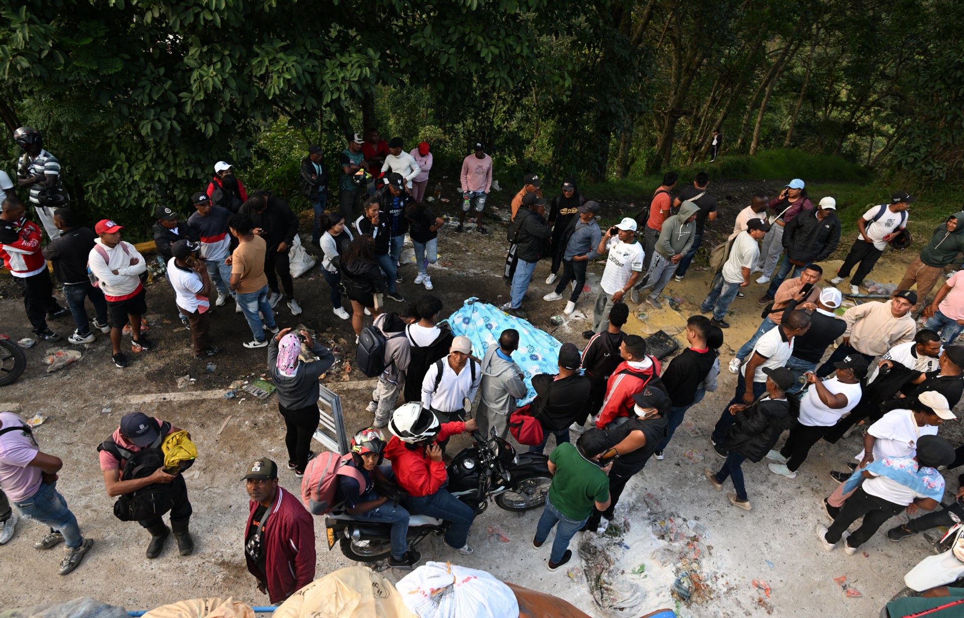 Sube a 19 el número de muertos por atentado con bomba en carretera en Colombia
