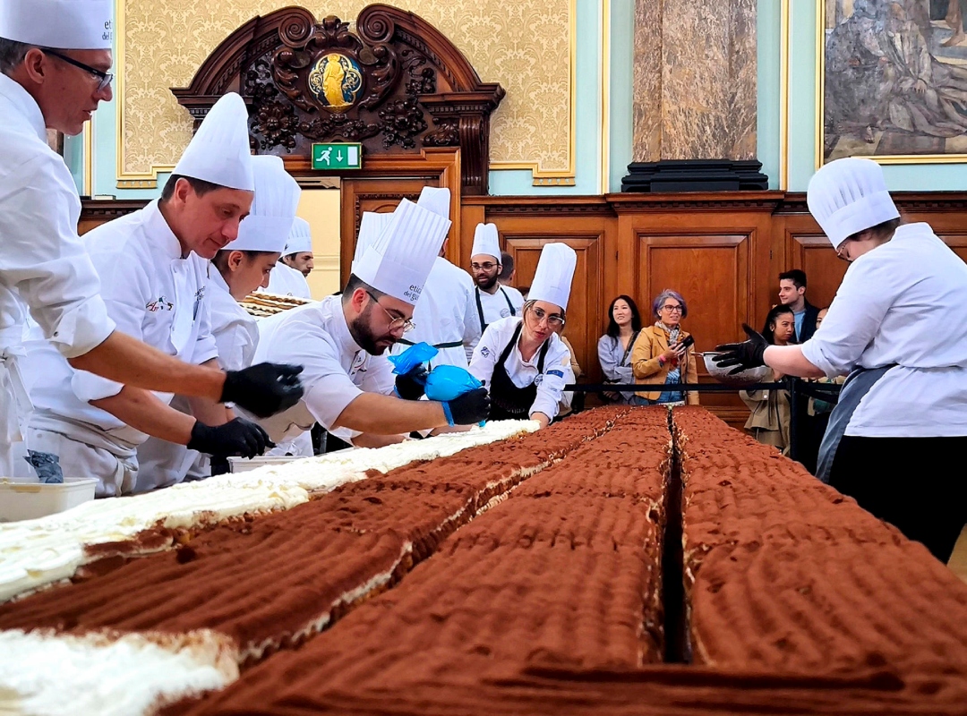 Un tiramisú de más de 400 metros rompe récord Guinness en Londres
