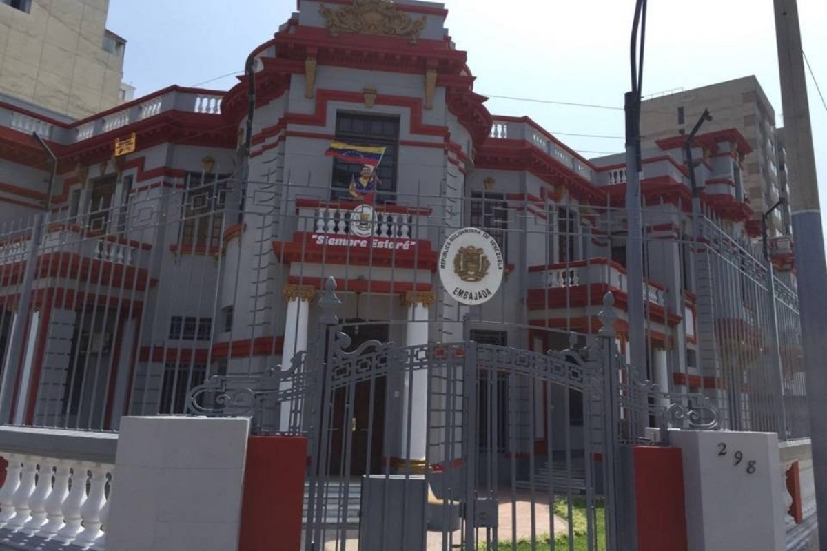 Proponen consulados digitales para atender a migrantes venezolanos ante el cierre de embajadas en Perú y otros países