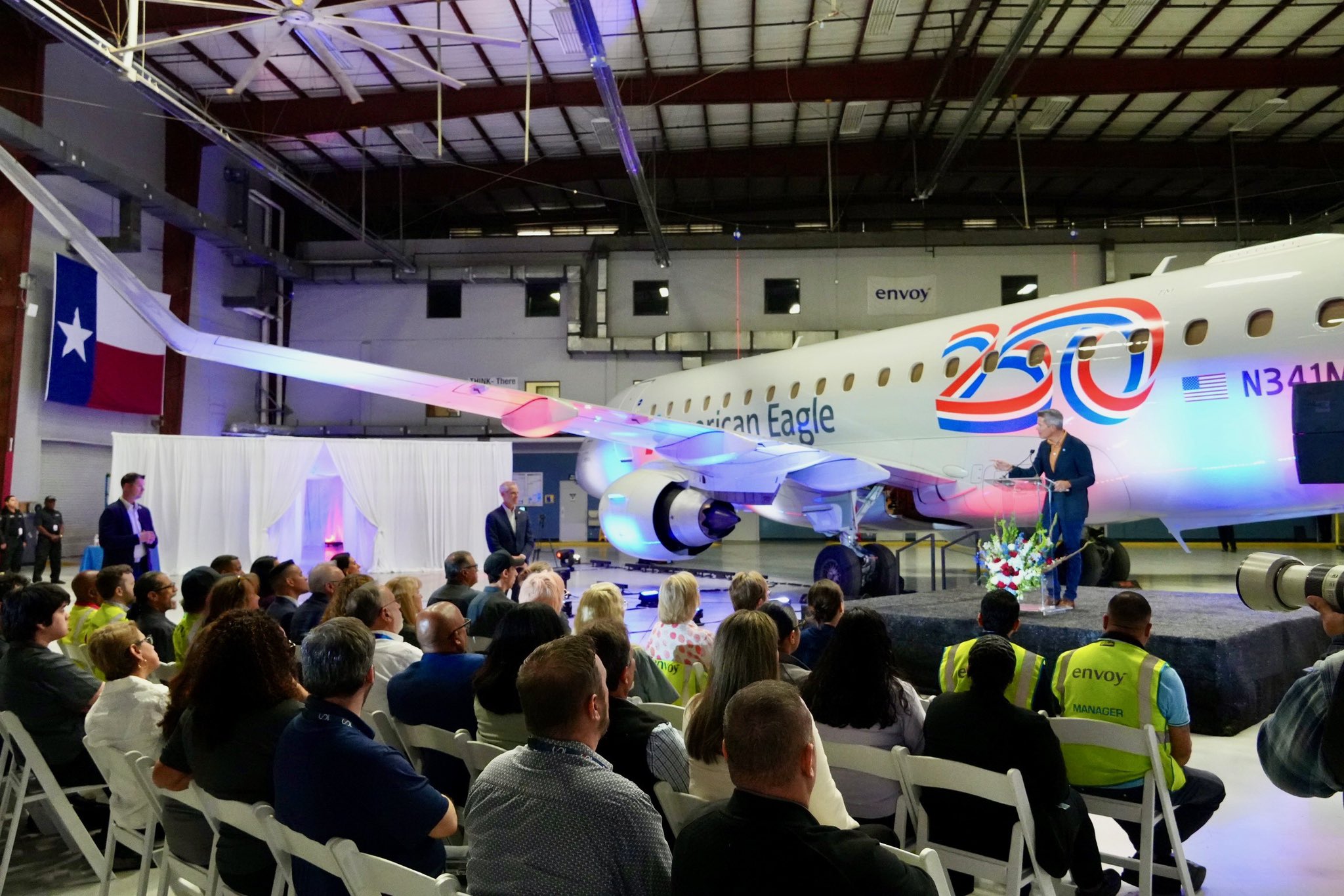 American Airlines empleará avión que conmemora la independencia de EE UU para reanudar vuelos a Venezuela