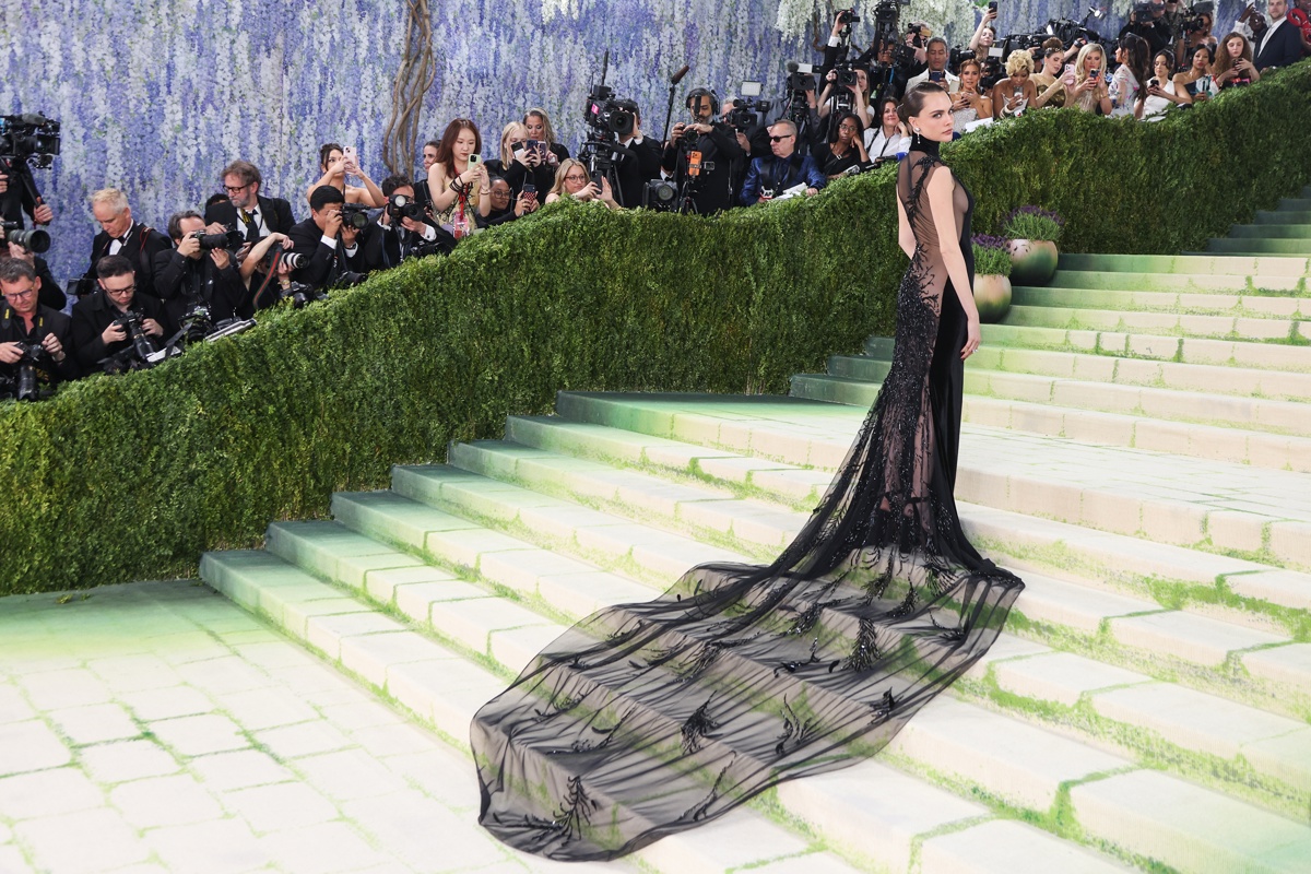 La Met Gala arranca con actuación musical, alfombra blanca y desfile de celebridades