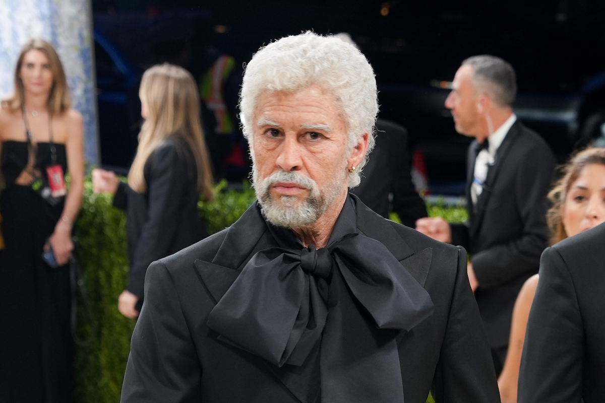 Bad Bunny se disfraza de anciano para la Met Gala