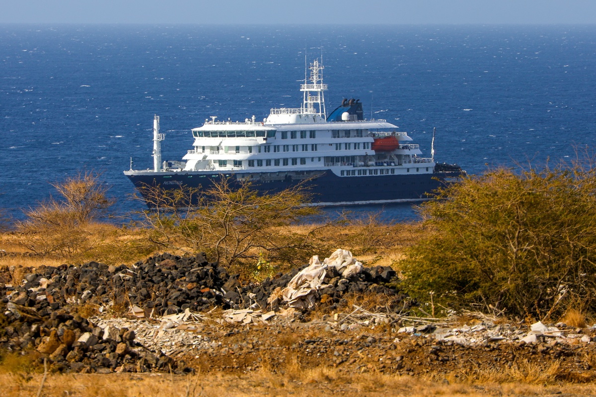 El crucero afectado por el hantavirus planea ir a Canarias tras evacuar a enfermos