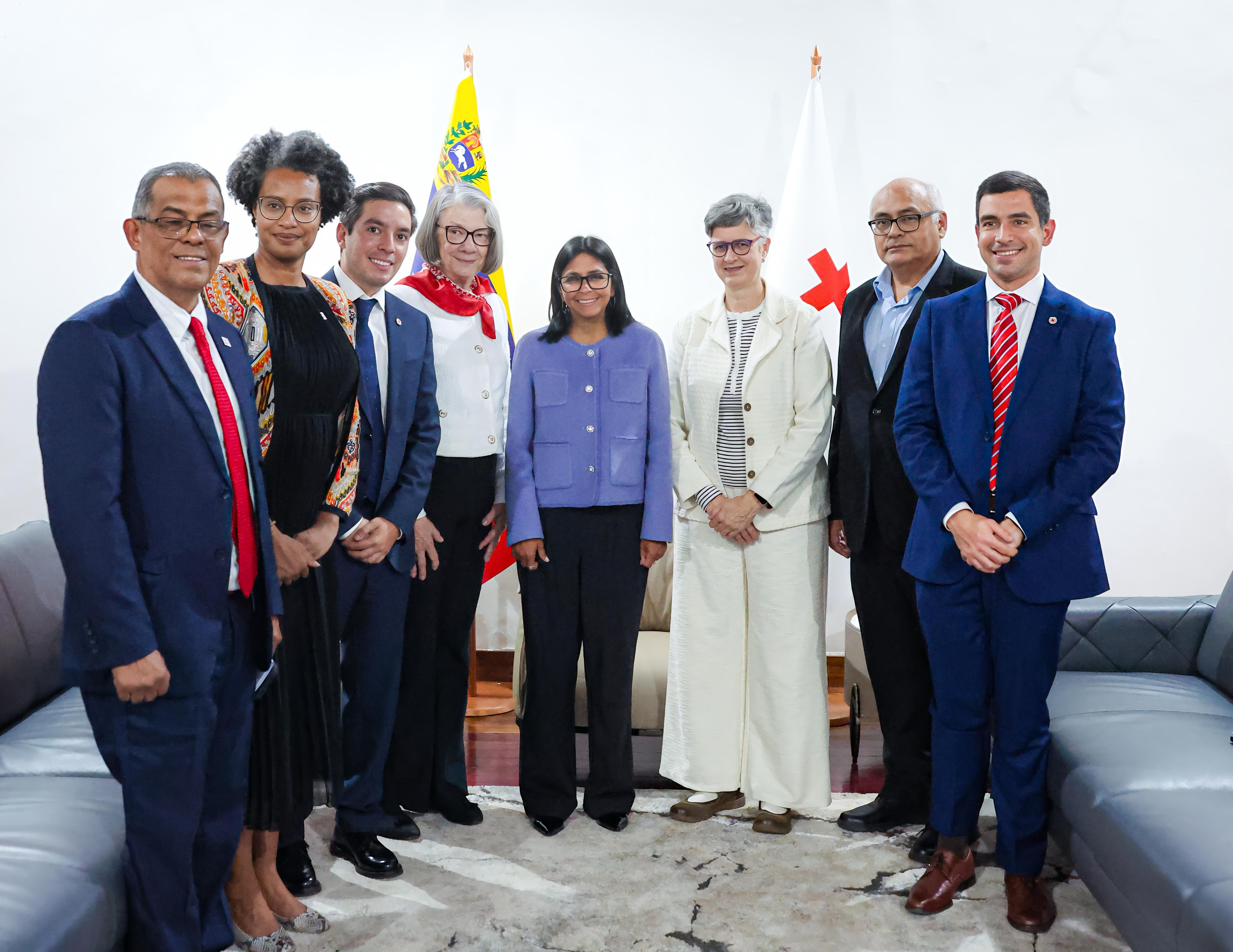 Delcy Rodríguez recibe a autoridades de Cruz Roja internacional para reforzar cooperación