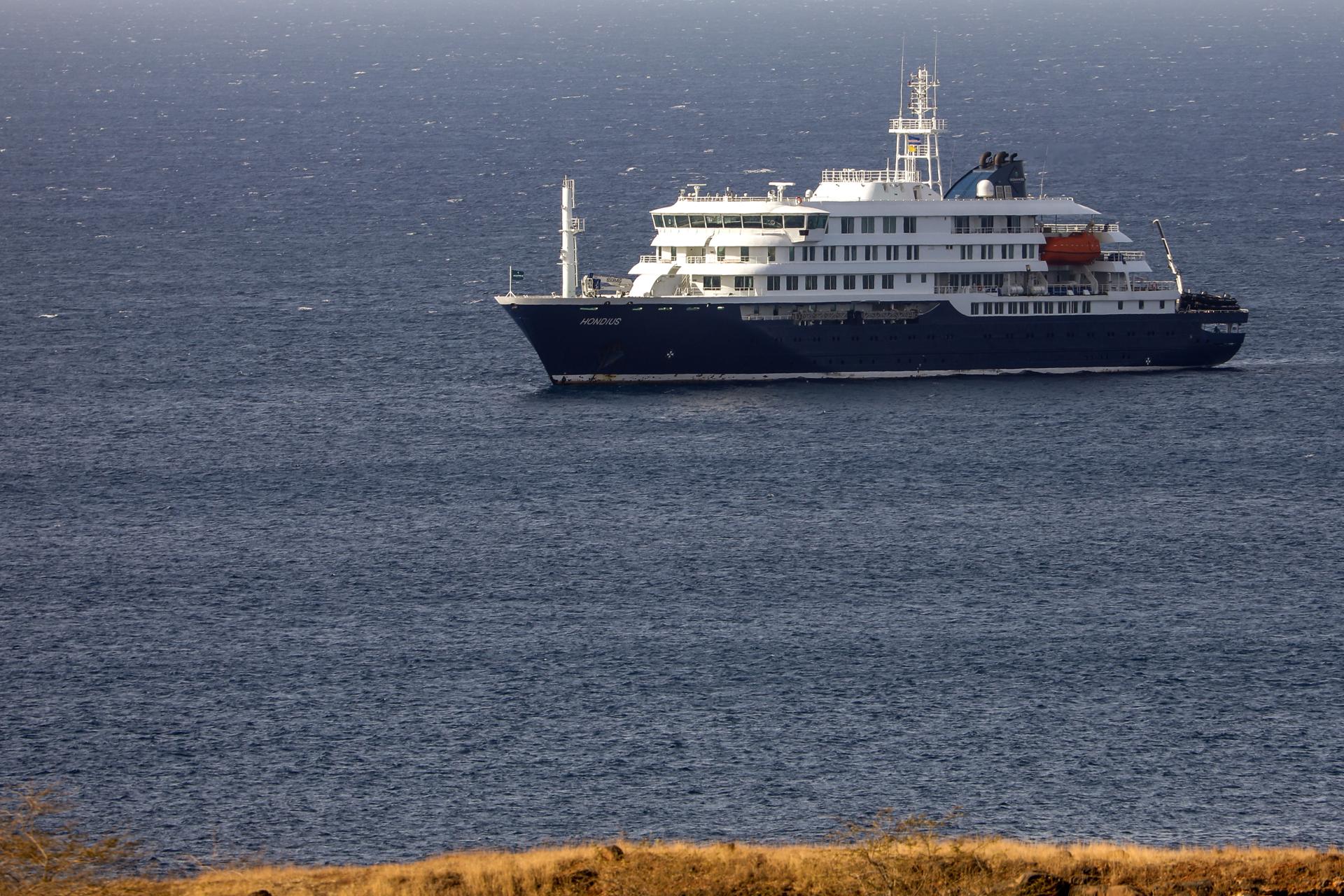 Confirman que virus que causó 3 muertes en crucero es de cepa transmisible entre humanos