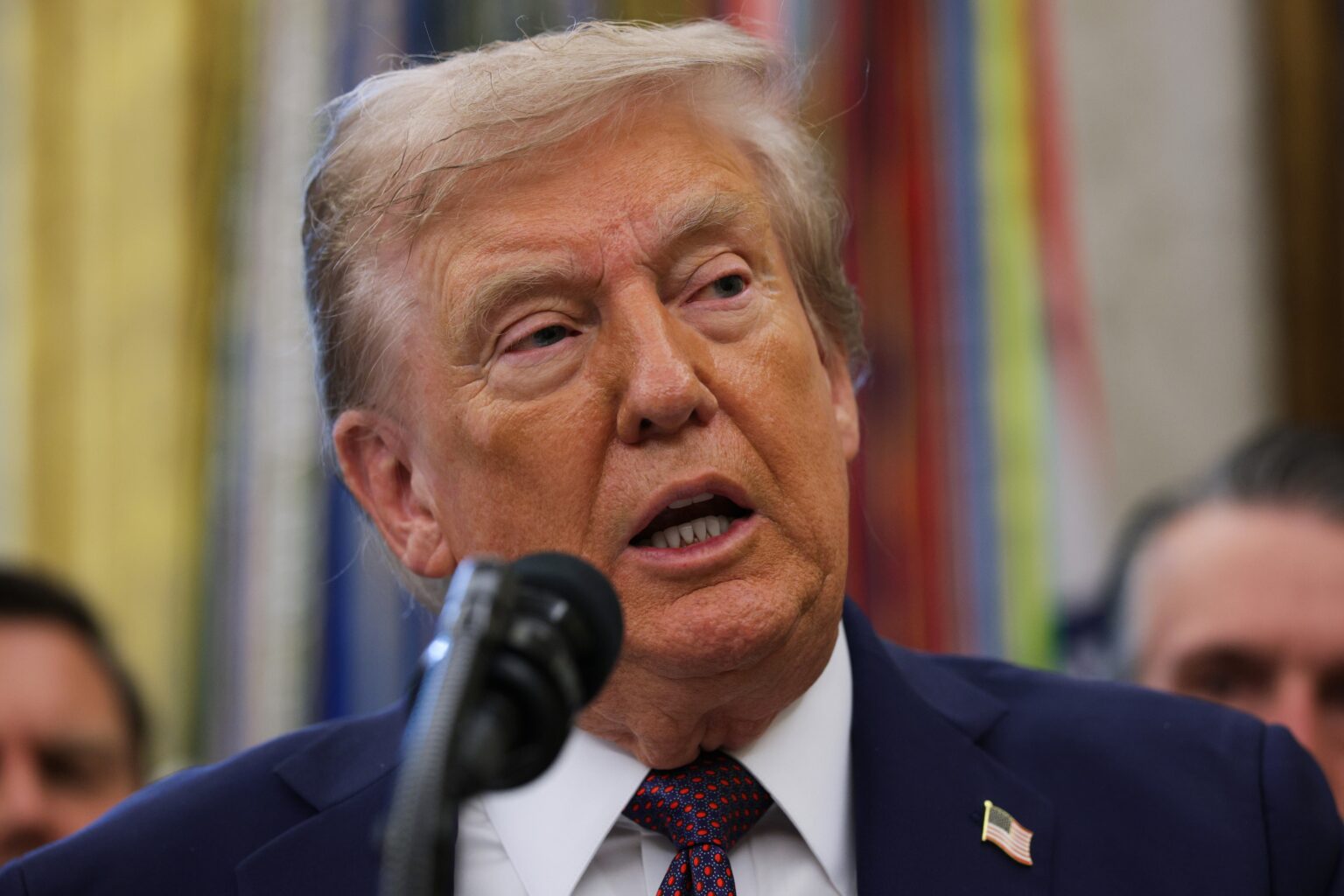 Trump califica de terrible el tiroteo en una mezquita de San Diego