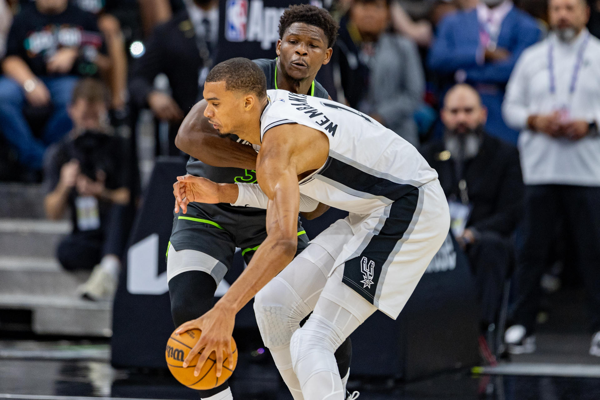 Los Knicks ganaron en casa y los Spurs propinan una paliza histórica