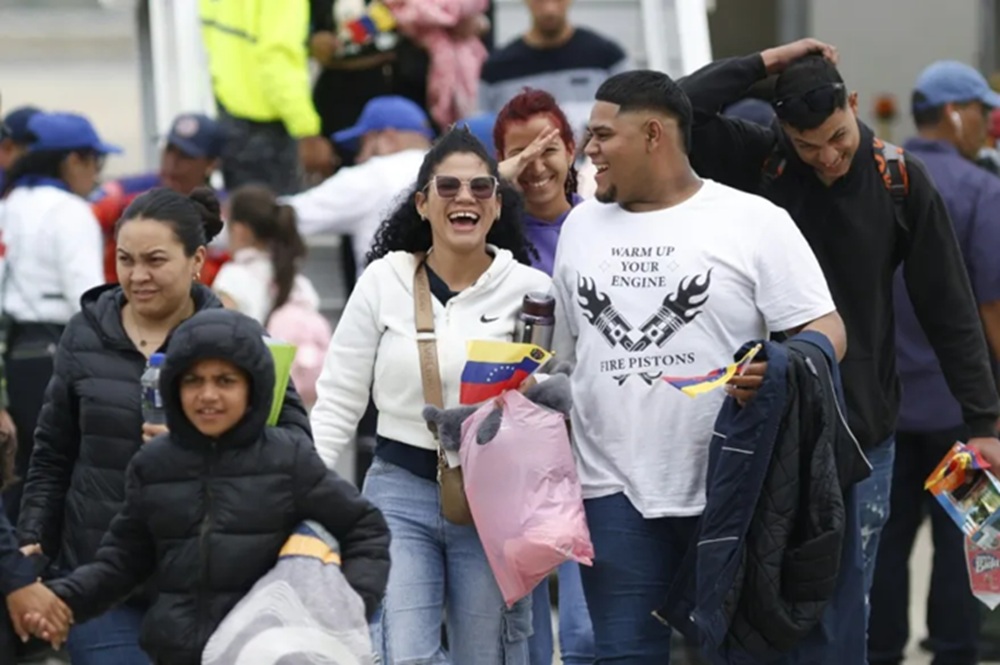 7% de los hogares venezolanos recibió a migrantes retornados enel último año