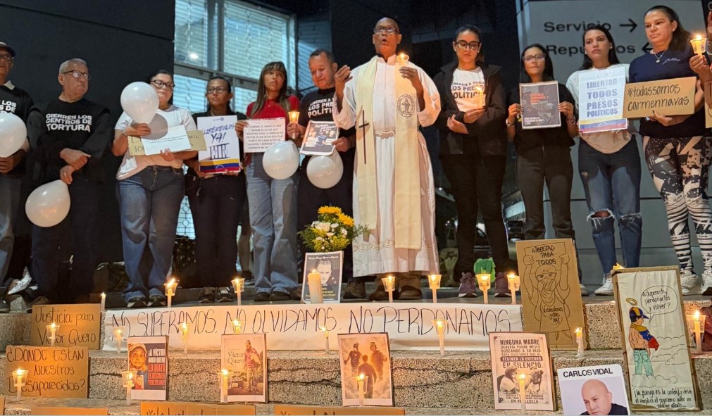 Justicia para Víctor Quero: Familiares de presos políticos dieron el último adiós frente a El Helicoide